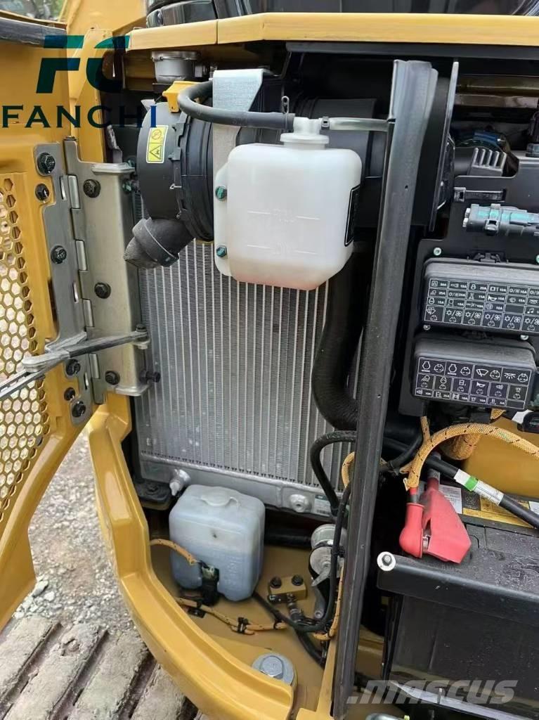 CAT 303 Miniescavadeiras