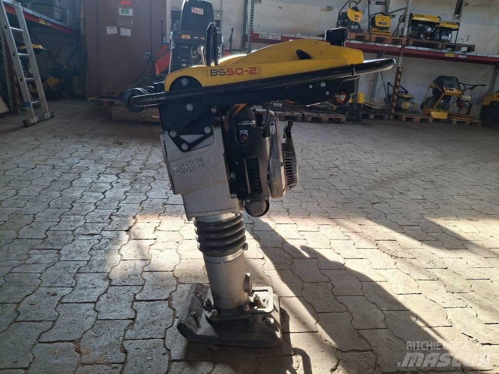 Wacker Neuson BS50-2 Saltitões