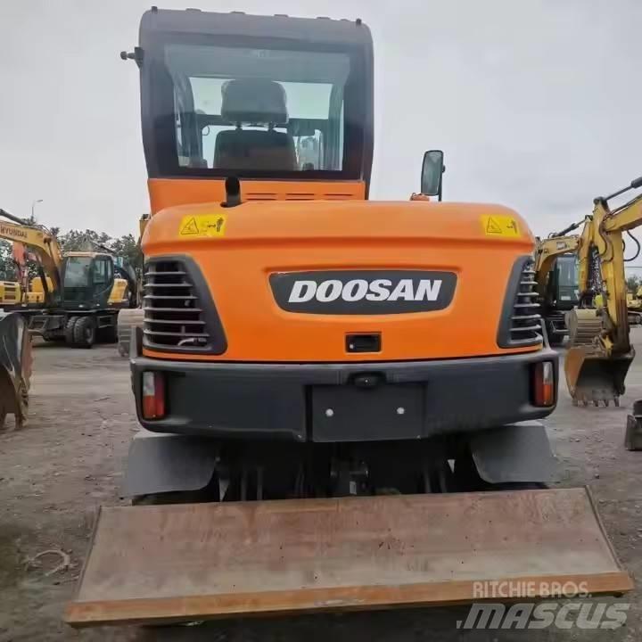 Doosan DX60W Escavadoras de rodas