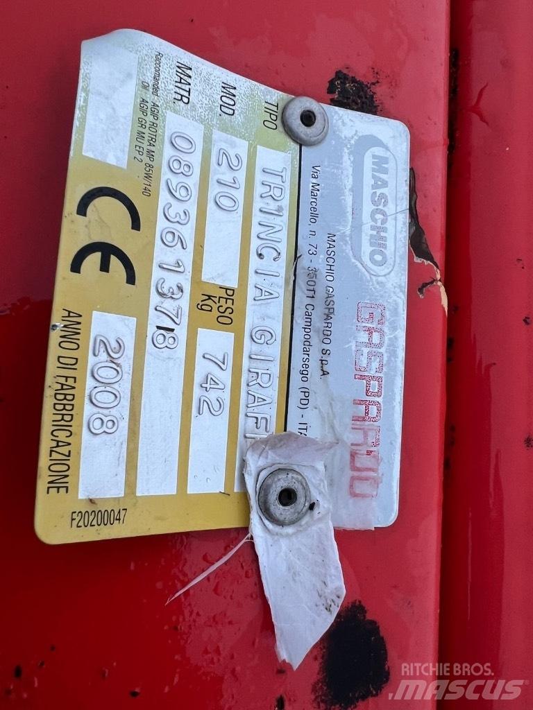 Maschio Giraffa 210 Gadanheiras e cortadores de folhas para pastos