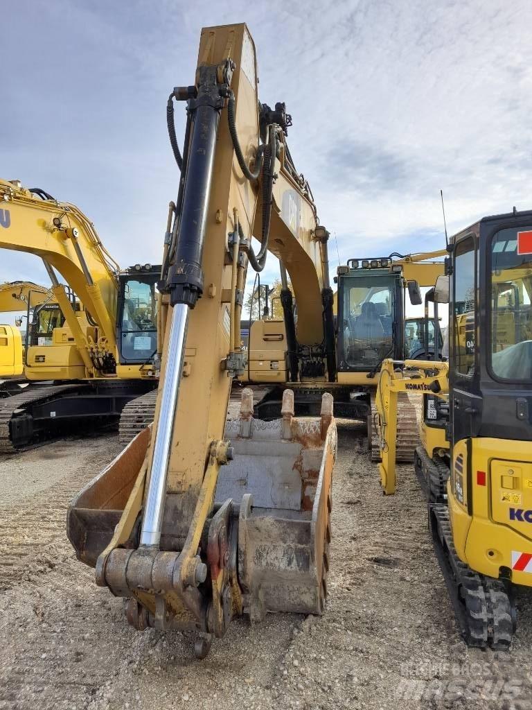 CAT 323 D Escavadeiras de esteiras