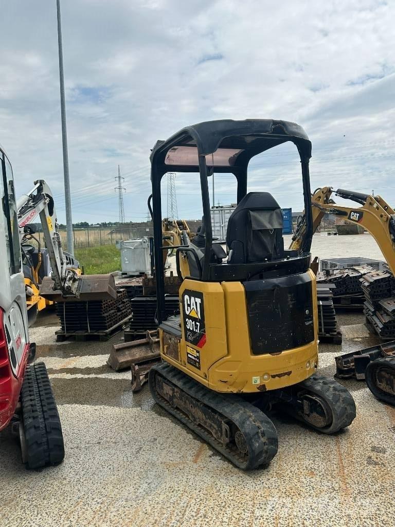 CAT 301.7 Miniescavadeiras