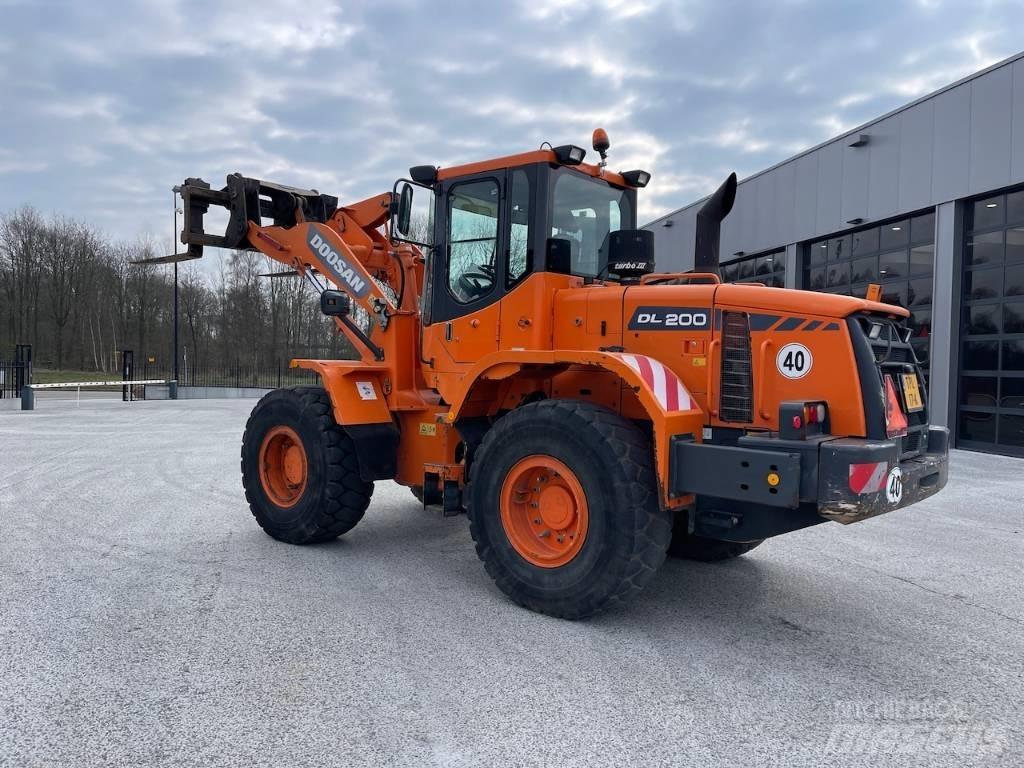 Doosan DL 200 Carregadeiras de rodas
