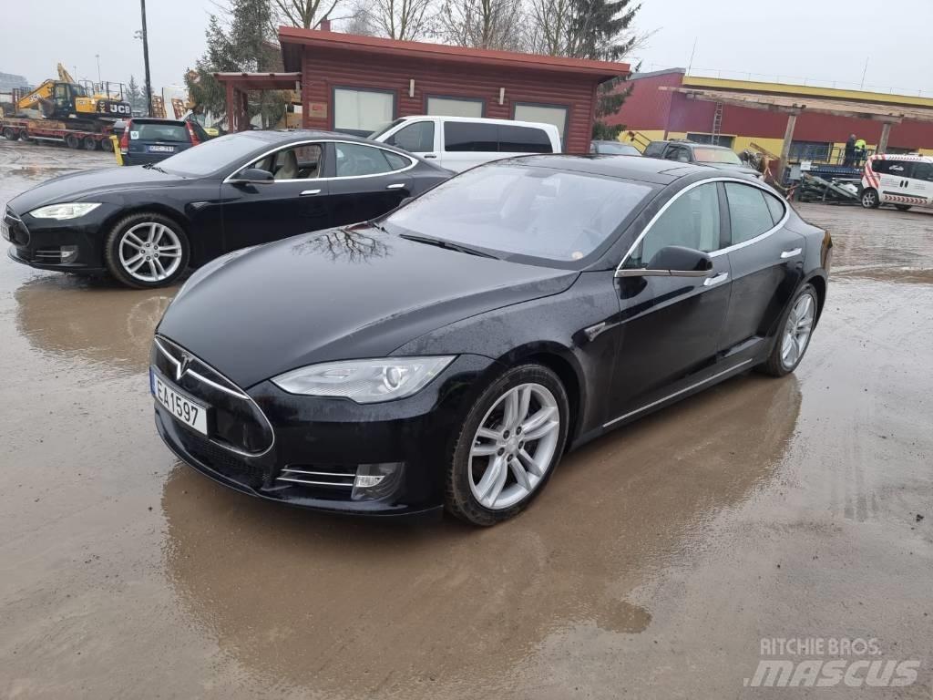 Tesla Model S P85D Automóvel
