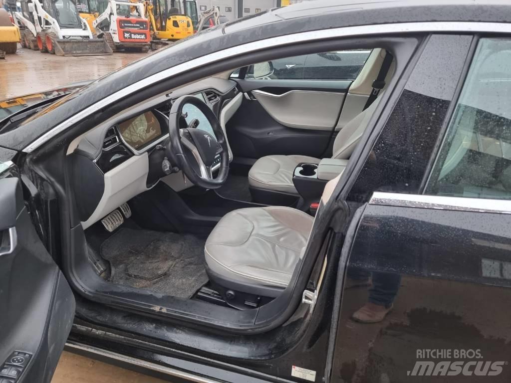 Tesla Model S P85D Automóvel