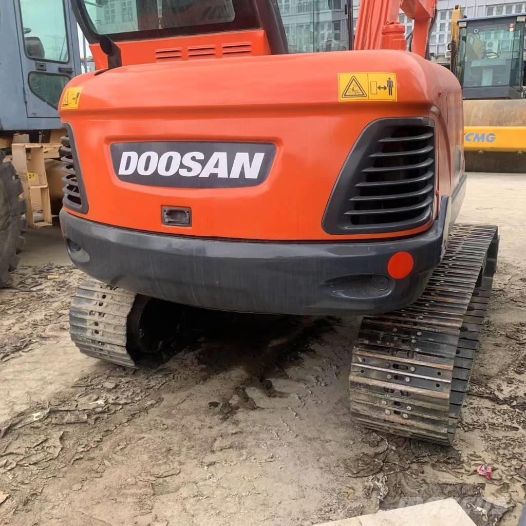 Doosan DX60 Escavadoras Midi 7t - 12t
