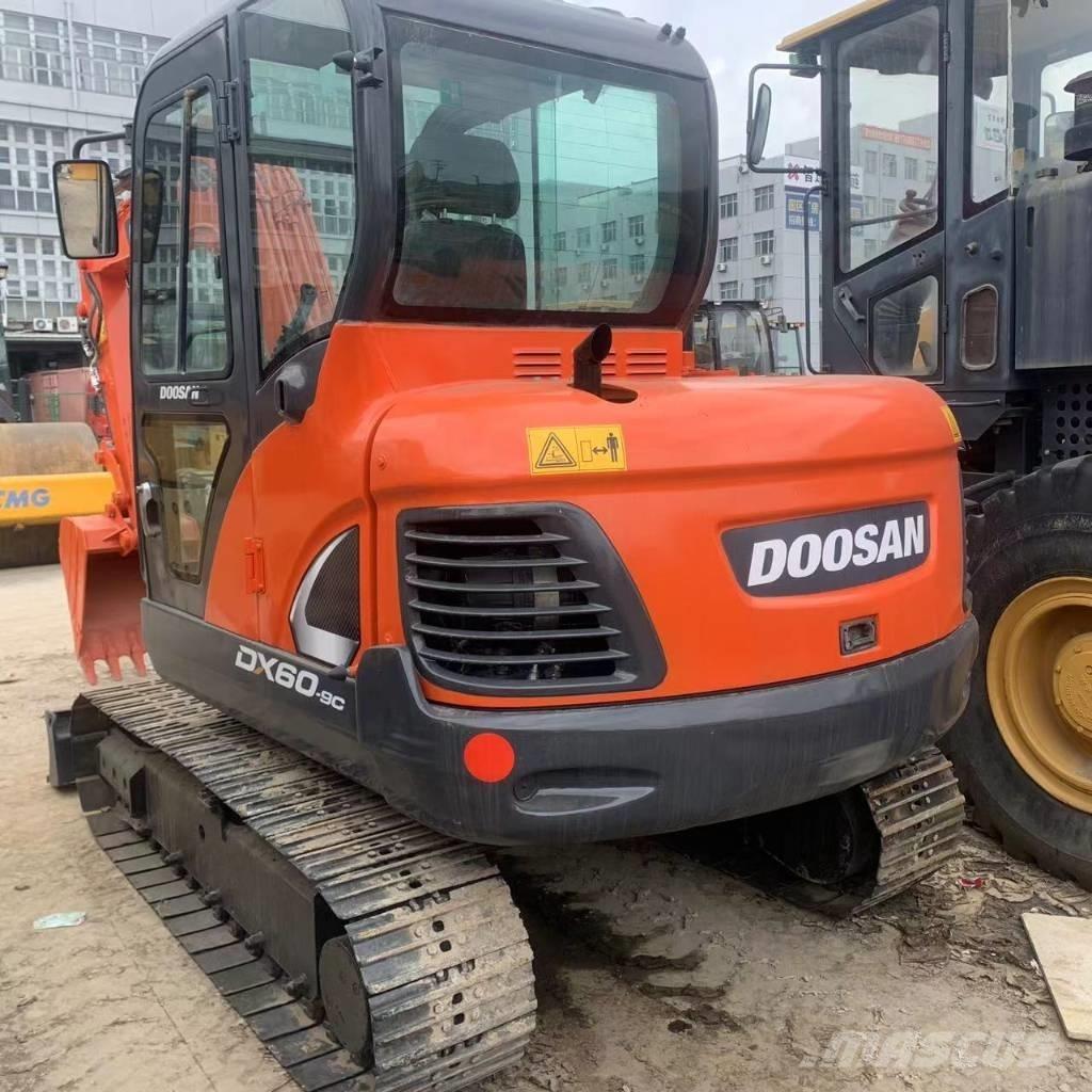 Doosan DX60 Escavadoras Midi 7t - 12t