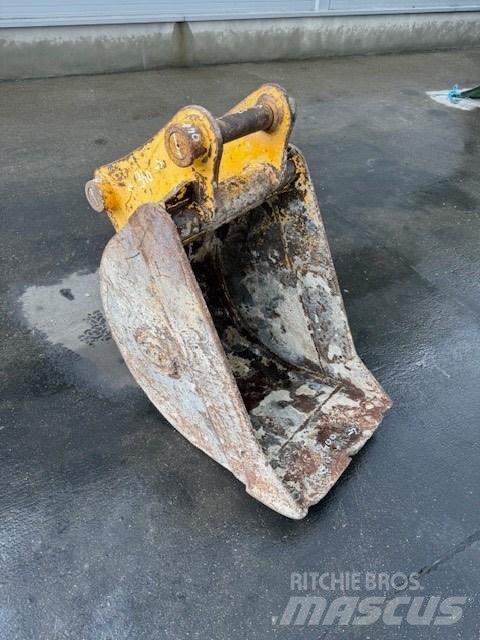 JCB 7-8 TON Retroescavadoras