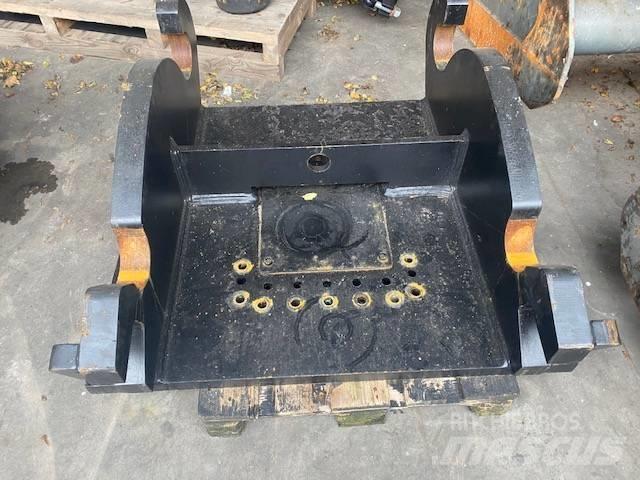 CAT CW70 kopplaat Garras