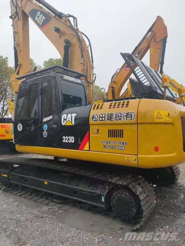 CAT 323D2 Escavadeiras de esteiras