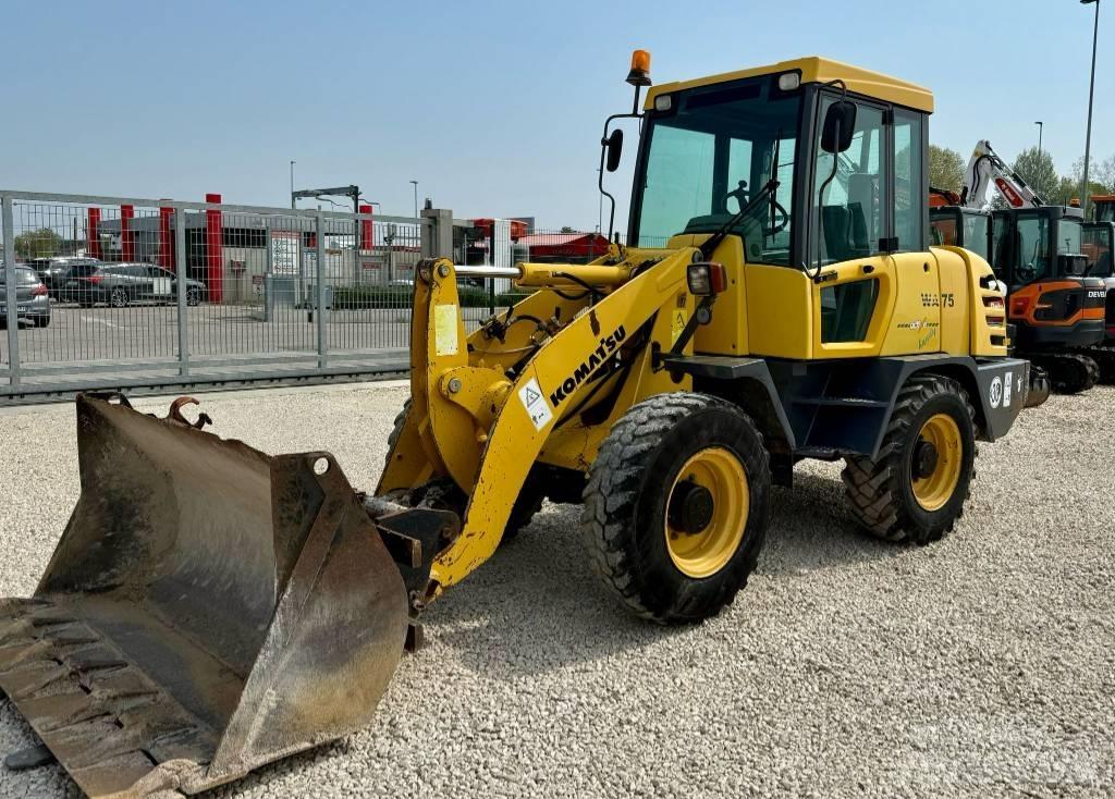 Komatsu WA 75 Carregadeiras de rodas