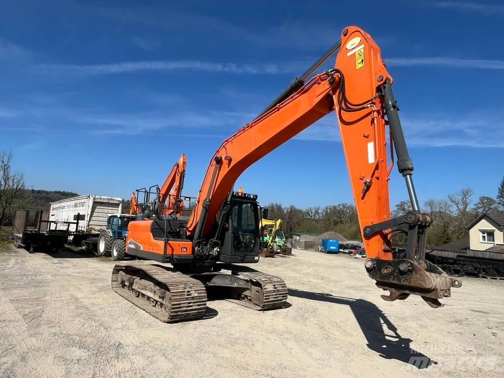 Doosan DX 225 Escavadeiras de esteiras