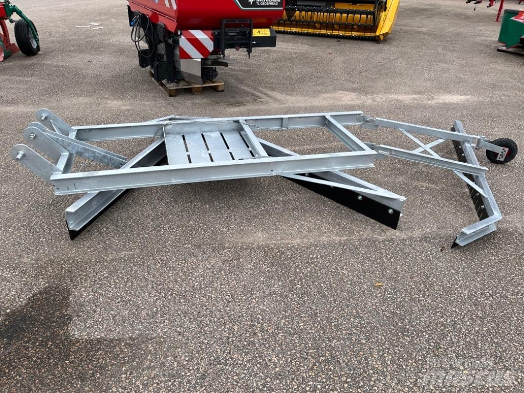  Vägsladd M220V Niveladoras de arraste