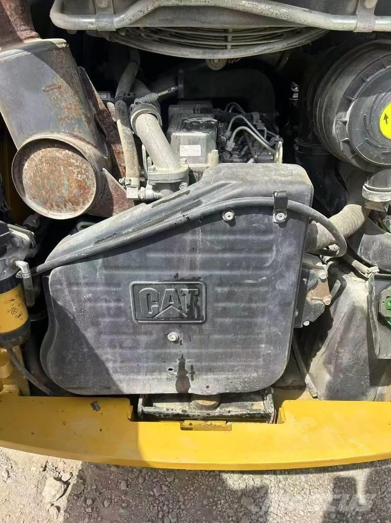 CAT 246 C Minicarregadeiras