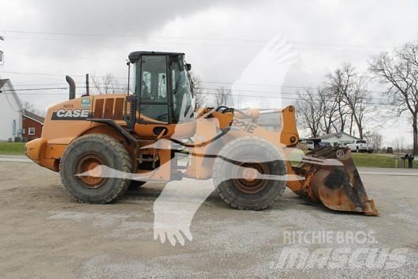 CASE 821E Carregadeiras de rodas