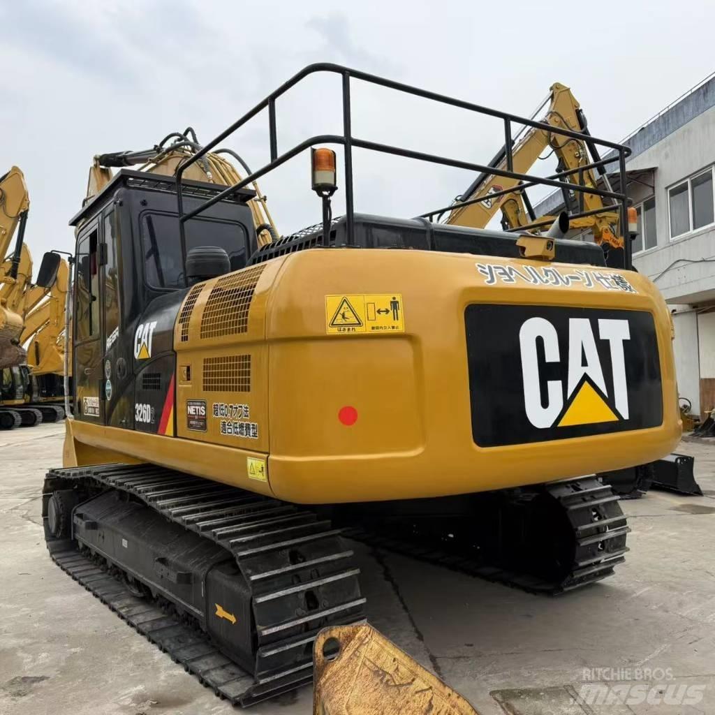 CAT 326D2 Escavadoras Midi 7t - 12t