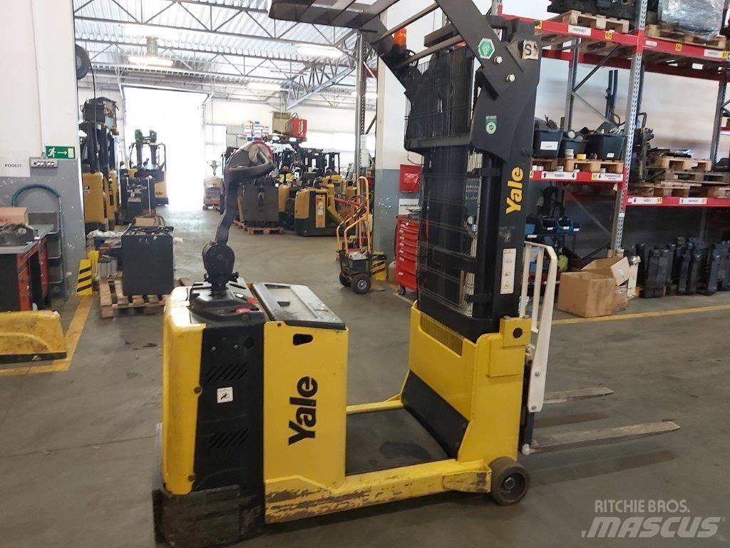 Yale MC10 Empilhador para operador externo