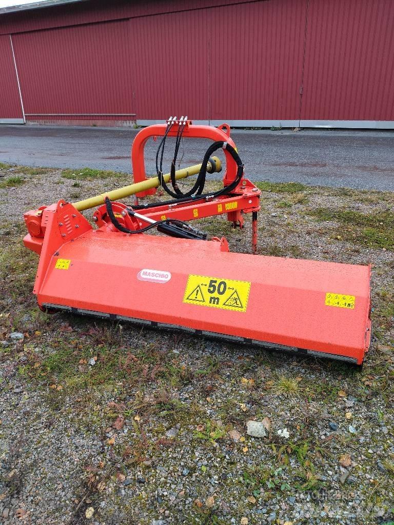 Maschio Giraffa 210 Gadanheiras e cortadores de folhas para pastos