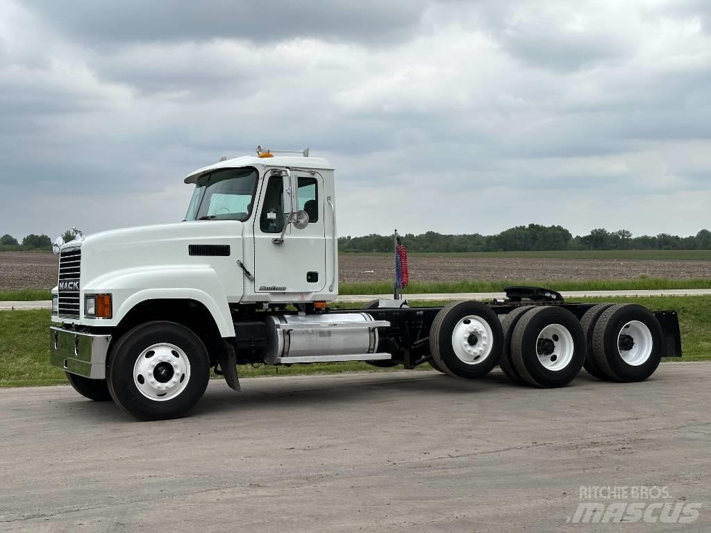 Mack CHN 613 Cavalos Mecânicos