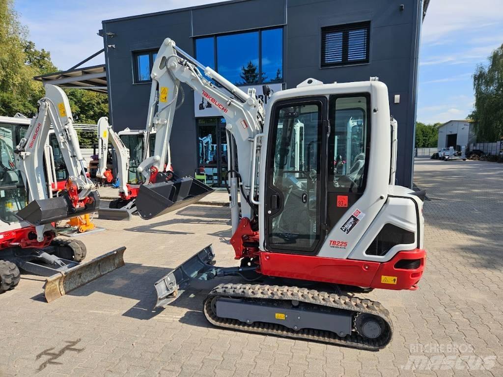 Takeuchi TB225 V0 Miniescavadeiras