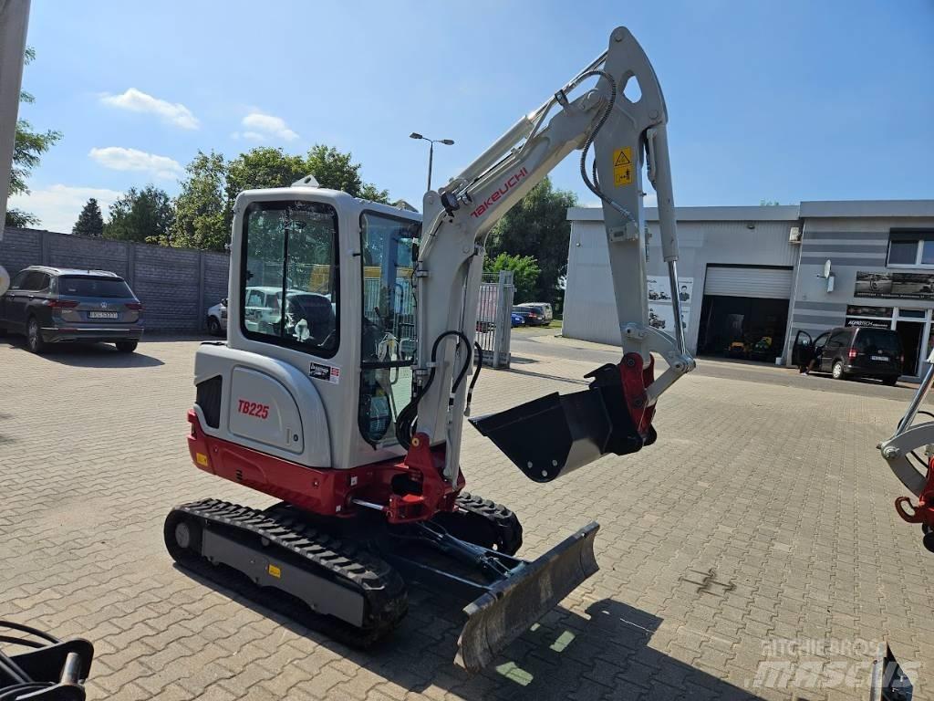 Takeuchi TB225 V0 Miniescavadeiras