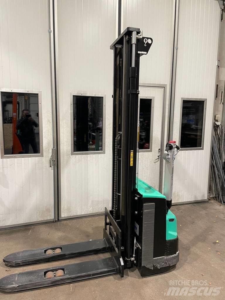 Mitsubishi SBP12N3 Empilhador para operador externo