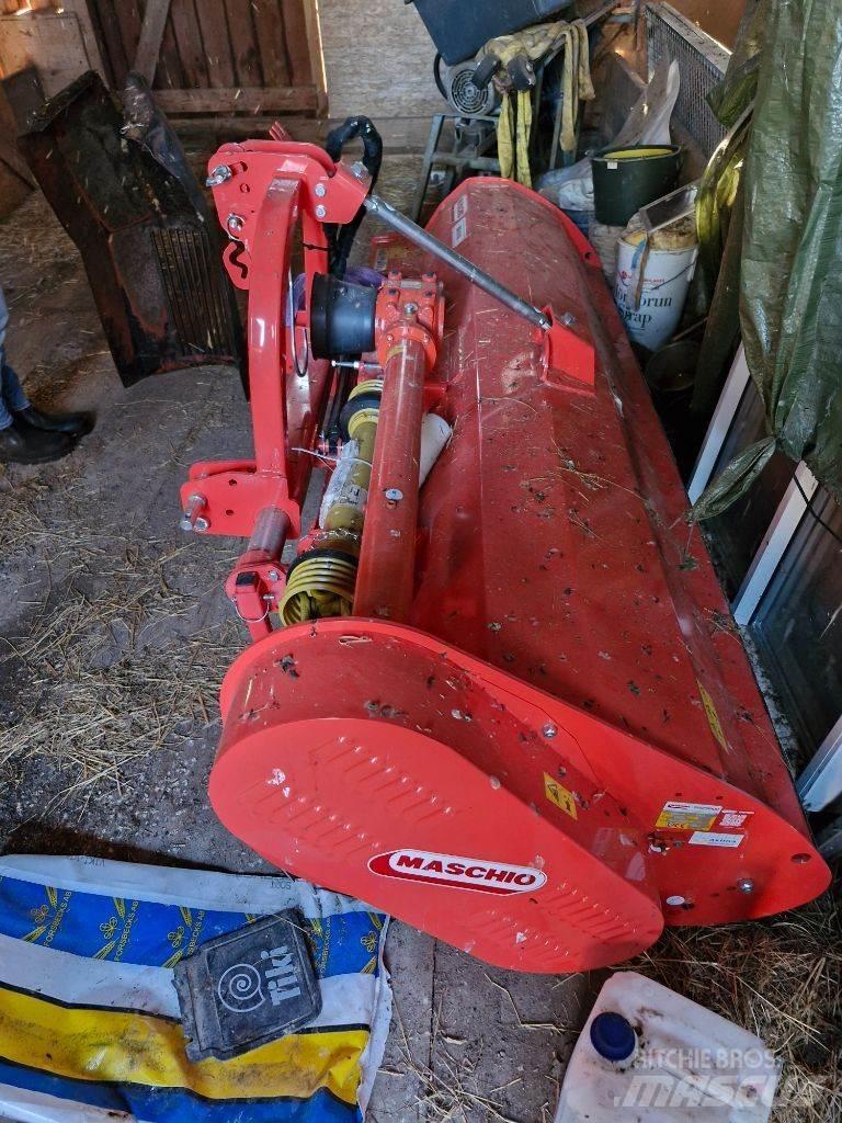 Maschio NY l250 Gadanheiras e cortadores de folhas para pastos