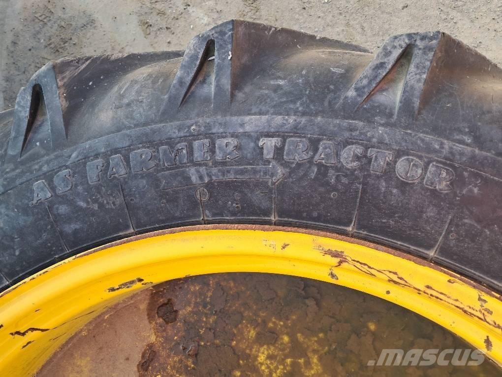 Record 12.4-36 Pneus