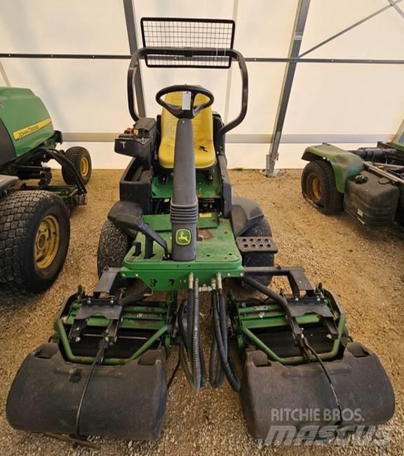 John Deere 2500 A Corta-Relvas Greens