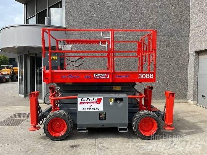 SkyJack SJ6832RT Elevadores de tesoura