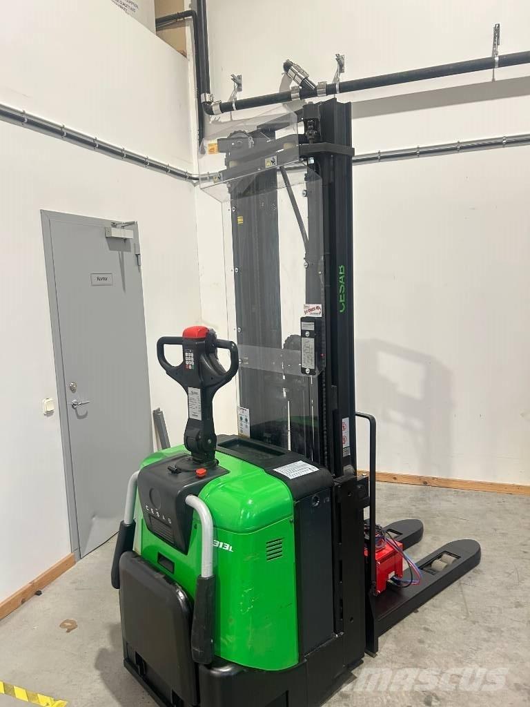 Cesab S 313 L Empilhador para operador externo