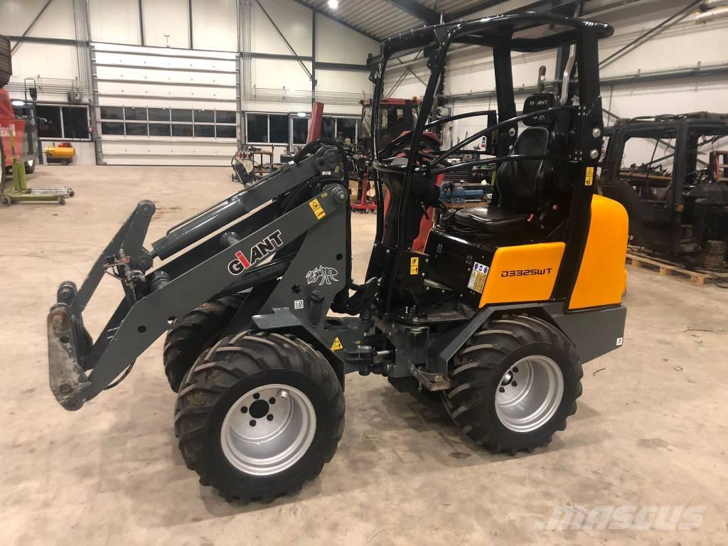 GiANT D 332 SWT Carregadora multifunções