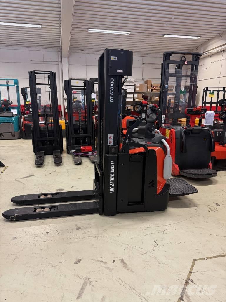 Toyota truck SPE140L Empilhador para operador externo