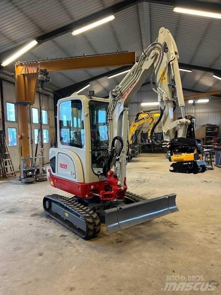 Takeuchi TB225 Miniescavadeiras
