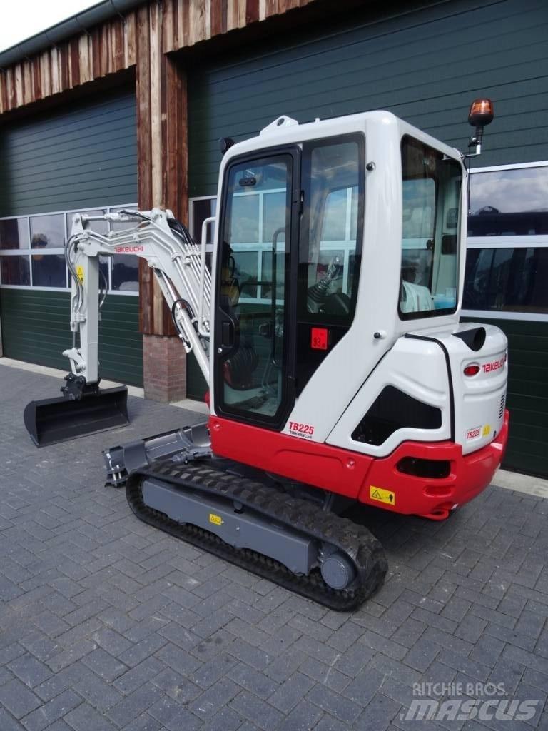 Takeuchi TB 225 Miniescavadeiras