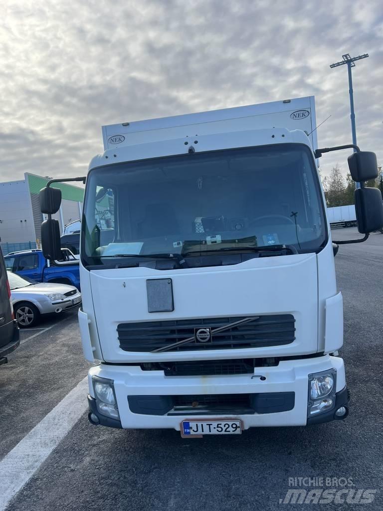 Volvo FL240 Caminhões de caixa fechada