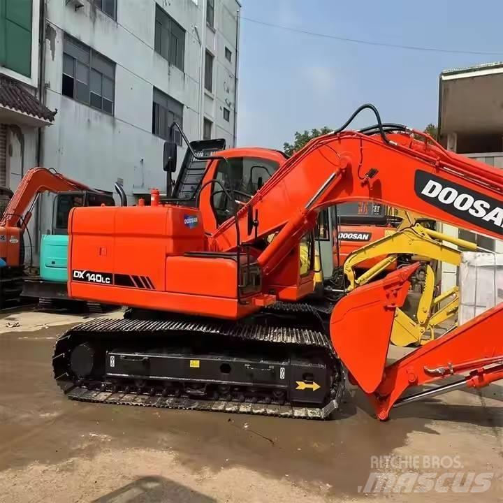 Doosan DX140LC Escavadeiras de esteiras