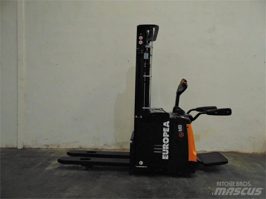  ES16 RSI Empilhador para operador externo