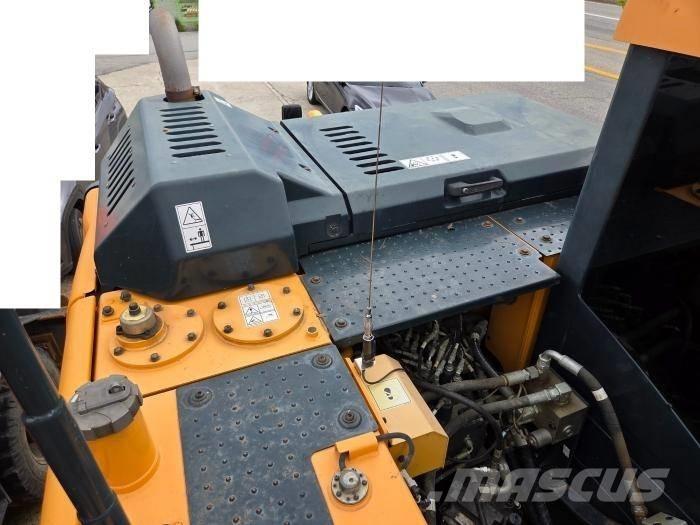 Hyundai HW 145 Escavadoras de rodas