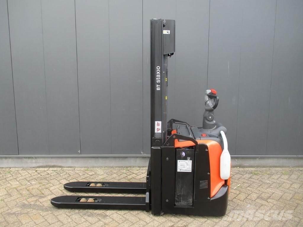 Toyota SPE 120L Empilhador para operador externo