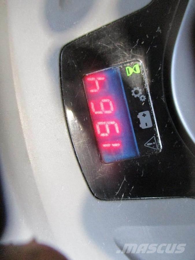 Toyota SPE 120L Empilhador para operador externo