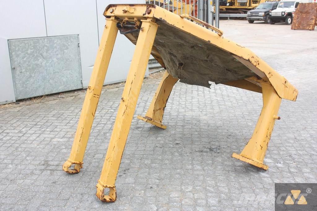 CAT D8N O-rops cab Cabines e interior