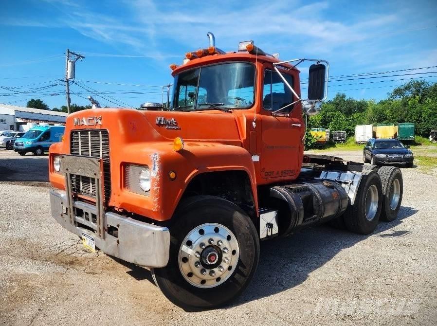 Mack R 688 ST Cavalos Mecânicos