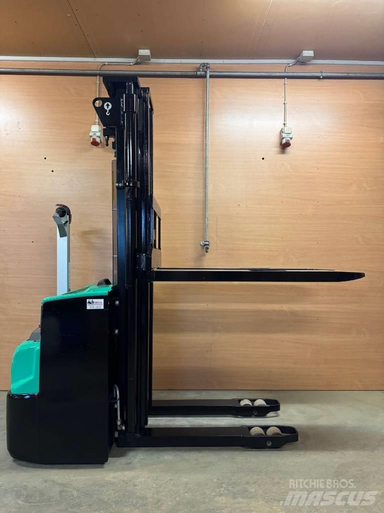 Mitsubishi SBP 12 N2 Empilhador para operador externo