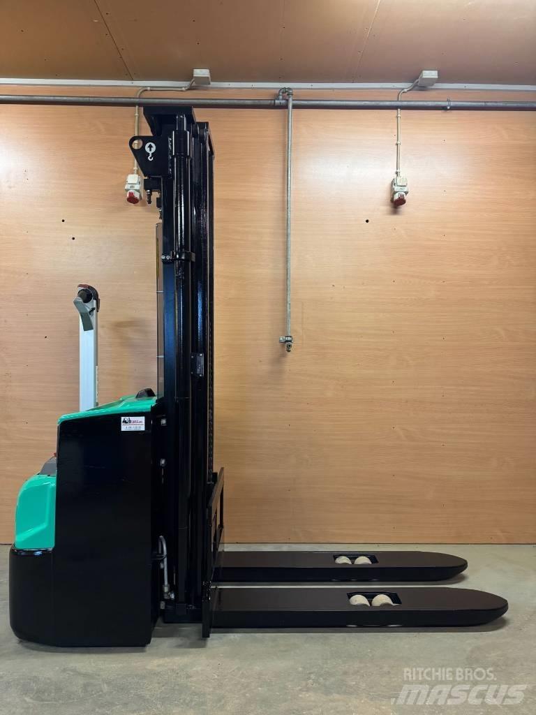 Mitsubishi SBP 12 N2 Empilhador para operador externo
