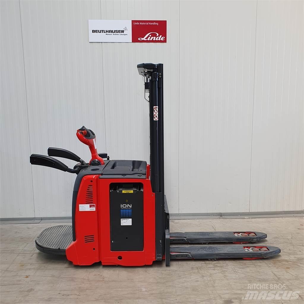 Linde D12AP Empilhador para operador externo