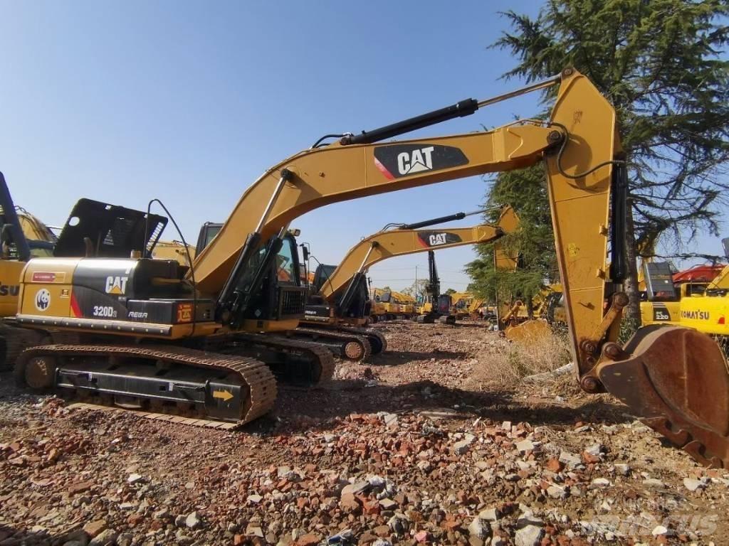 CAT 320 Escavadoras Midi 7t - 12t