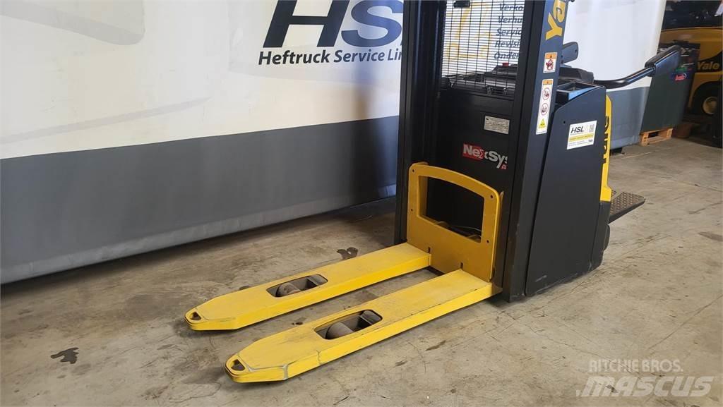 Yale MS12X Empilhador para operador externo