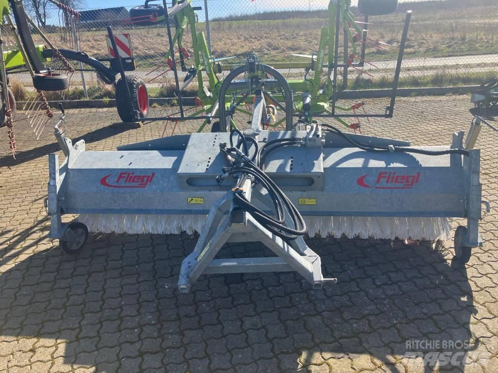 Fliegl Kost 2,8 m. Outros acessórios de tractores