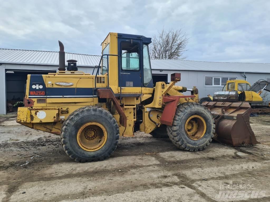 Komatsu WA 250 Carregadeiras de rodas